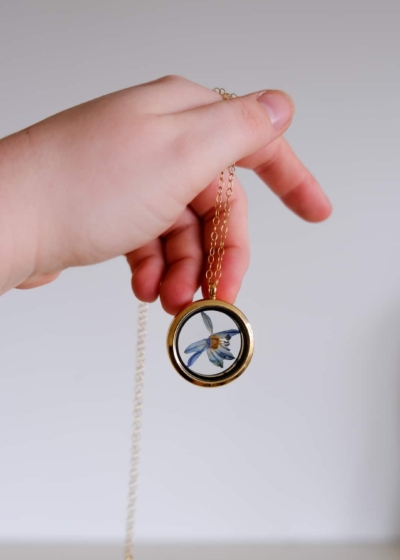 Alternative view of Gold Floating Flora Glass Pendant with Single Scilla Flower